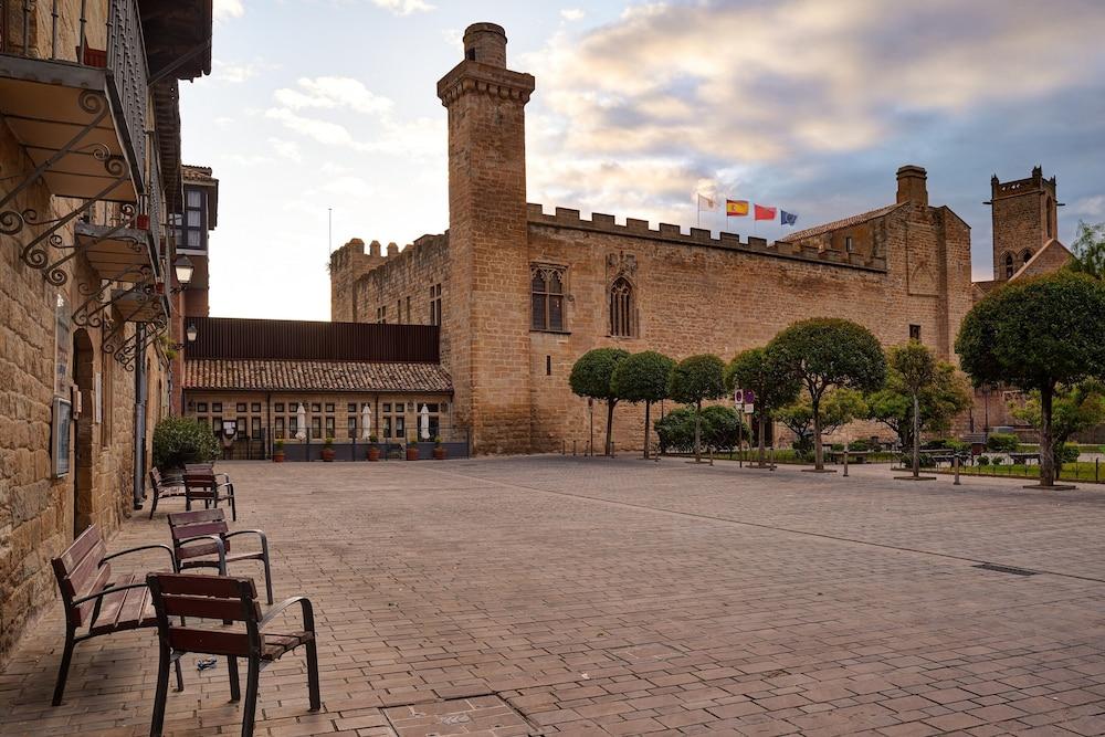 Parador de Olite Exterior foto