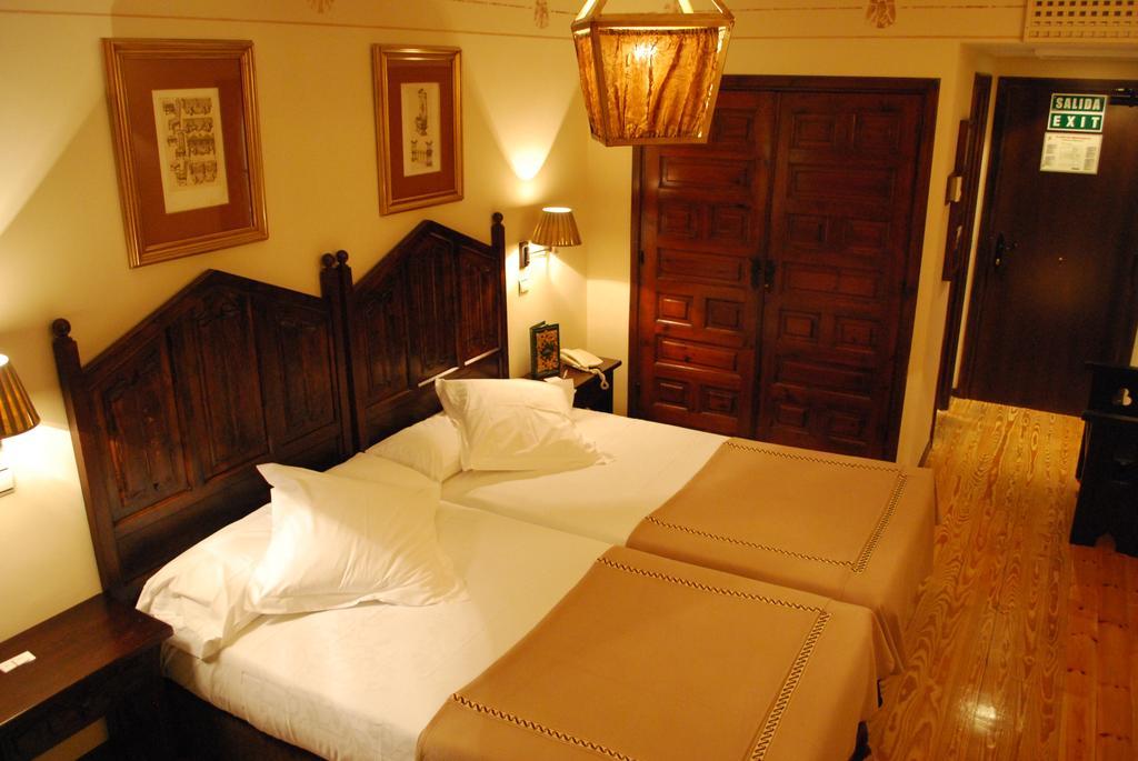 Parador de Olite Exterior foto