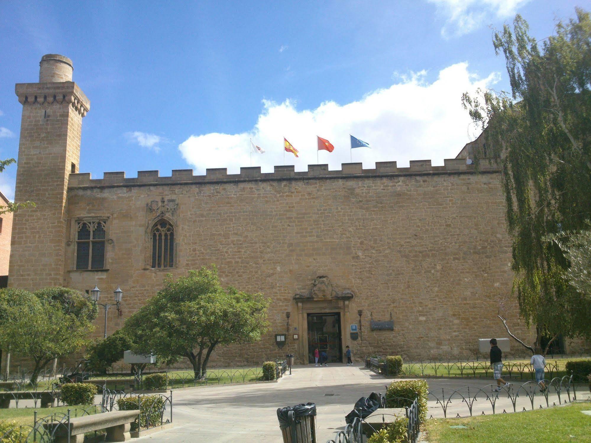Parador de Olite Exterior foto