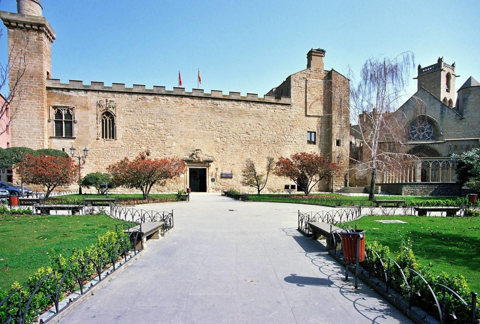 Parador de Olite Exterior foto